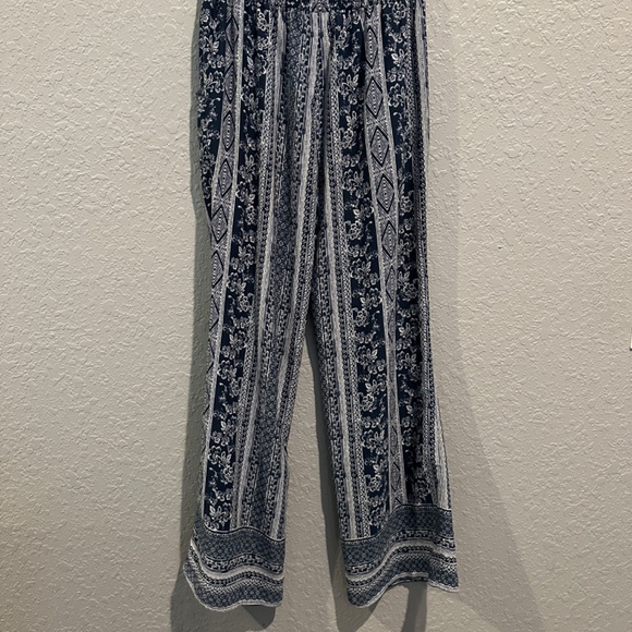 A Byer Wide Leg Blue Pattern Pants - Size S - Picture 6 of 8